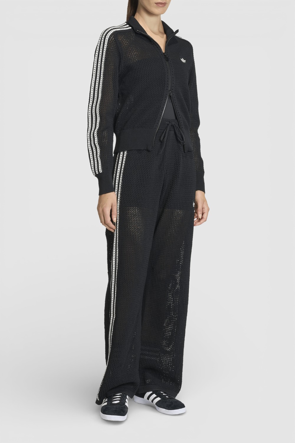 תמונת כל הלוק של מכנסי ג'וגר